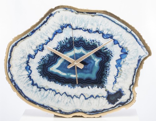 Zegar niebieski, ze złota ramą i wskazówkami o nierównomiernych kształtach ramy