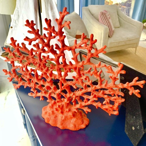 figurka koralowiec, czerwony, stojący, odlew