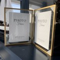 Ramka na zdjęcie prostokątna podwójna, w kolorze złotym z metalową ramką i szklanym frontem